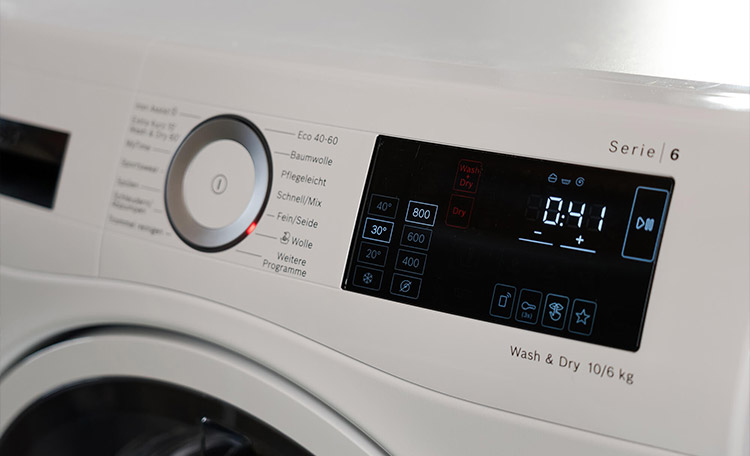 Close-up van het geselecteerde programma van een wasmachine.