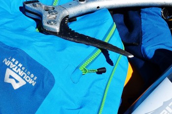 Das Mountain Equipment Lhotse Jacket ist durch die GORE-TEX® Pro Membran extrem strapazierfähig und atmungsaktiv | Foto: Axel Grusser