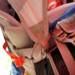 Leichtes Mesh sorgt am Sonnendach der Trage für gute Belüftung.