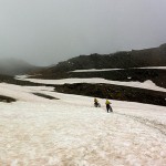 Auch im August führt der Weg zum Madritschjoch durch Altschneefelder. Da wird selbst der Mountainbiker zum Wanderer. | Foto: Anke Hoffmann