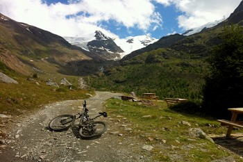 Auf dem Weg zum Refugio Branca (2.487 Meter) am Fuße des Forni-Gletschers: Die Ausblicke entschädigen den Mountainbiker für seine Mühen. | Foto: Anke Hoffmann