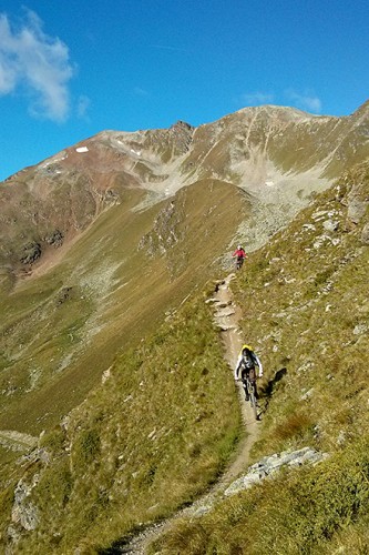 Highlight der Ortler-Umrundung per Mountainbike: Mit dem Goldseeweg wartet am Ende der Tour ein flowiger Trail als Belohnung. | Foto: Anke Hoffmann