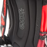 Das Rückenteil des Evoc Patrol Team 40 sorgt für Stabilität. |Foto: Christoph Oberschneider