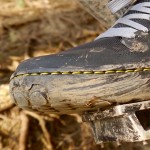 Stabile Naht - nicht nur zur Zierde - und darüber ein robuster Zehenschutz. Der Five Ten Freerider Contact schützt, wo er kann. | Foto: V. Sauer