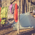 Ein typischer Abend nach einem langen Wandertag – Ausrüstung trocknen und mit anderen Wanderern an der Campsite austauschen. | Foto: Feel4Nature
