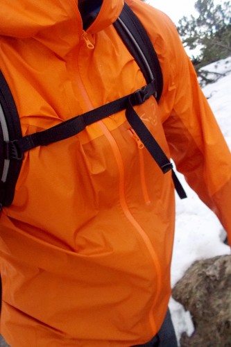 "Athletic Fit" - die Jacke fällt vergleichsweise klein aus. | Foto: Marco Weingartner