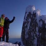 Nach zwei Tagen harter Schinderei stehen wir im letzten Tageslicht endlich am Gipfel des Torre Egger. | Foto: Korra Pesce