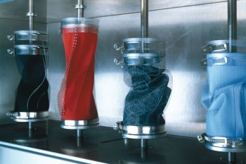 Der Crumpleflexer prüft die Knickstabilität und Langlebigkeit. | Foto: W. L. Gore & Associates