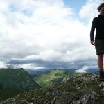 Vom Gipfel öffnen sich schöne Blicke zum benachbarten Schafreuter. | Foto: Arnold Zimprich