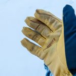 Bei längerem Schneekontakt kann die Lederinnenhand durchfeuchten. | Foto: Franz Mösbauer