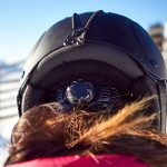 Mit dem Drehverschluss lässt sich der Helm individuell an den Kopf anpassen. | Foto: Jasmin Walter