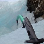 Der Teller am unteren Ende des Griffs fungiert als Anprallschutz für den kleinen Finger. | Foto: Markus Höß