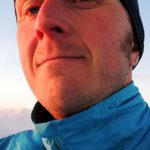Der hochgezogene Kragen sorgt für Windschutz und bietet genügend Platz für ein Buff oder ein anderes Halstuch. | Foto: Arnold Zimprich