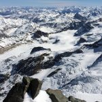 Allein für das wundervolle Panorama lohnt sich der anspruchsvolle Aufstieg auf den Piz Bernina. | Foto: Michael Hrobath
