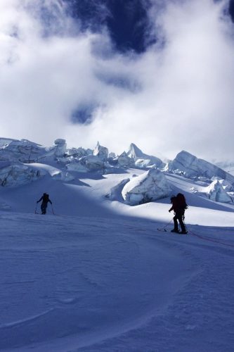 Beeindruckende Seracs im Cambrena-Eisbruch. | Foto: Michael Hrobath