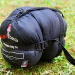 Mit ein wenig Körpereinsatz lässt sich das Packmaß gut komprimieren. | Foto: Jens Blume