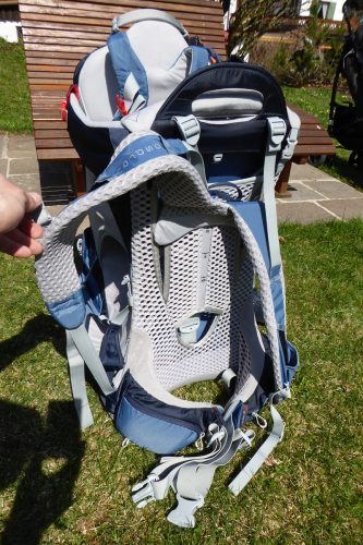 Luftig und hochwertig: Das Rückensystem wirkt etwas futuristisch, punktet aber in der Praxis mit einem hohen Tragekomfort. | Foto: Hannes Klinge