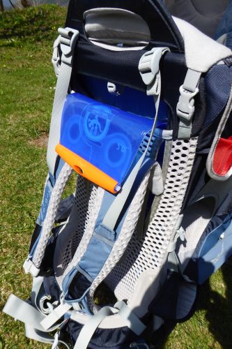 Fast selbstverständlich, dass sich auch eine Trinkblase in die Osprey-Trage einhängen lässt. | Foto: Hannes Klinge