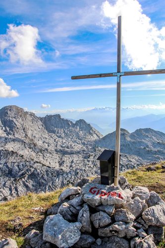 Das Gipfelkreuz am Kleinen Hundstod ist zur Sicherheit nochmal gekennzeichnet :) | Foto: Steinacher/Werntgen