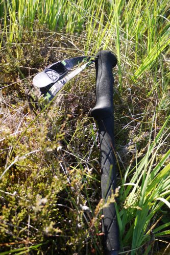 Der Schaumstoffgriff ist weit heruntergezogen und ermöglicht ein schnelles Umgreifen. | Foto: Sebastian Krejci