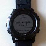 Die Uhr zeigt POIs wie Tankstellen, Restaurants, Hotels und weitere in der Umgebung an. | Foto: Arnold Zimprich