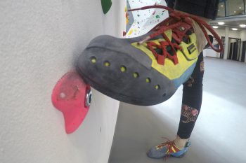 Der Scarpa Chimera bietet trotz weicher Sohle sehr stabilen Halt. | Foto: Chiara Hanke