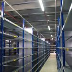 Noch sind die Regale im neuen Bergzeit Lager leer ...