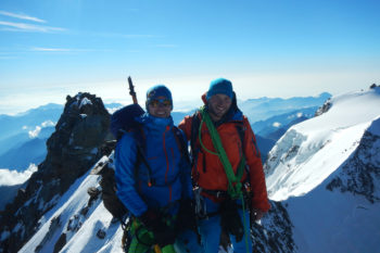 EZwei Bergsteiger am Gipfel der Dufourspitze
