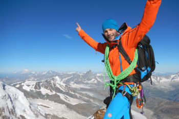 Jubelnder Bergsteiger an der Dufourspitze