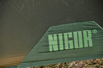 Nigor ist ein niederländisches Unternehmen, dass robuste und vielseitige Zelte und Rucksäcke herstellt. | Foto: Lucas Rhinow