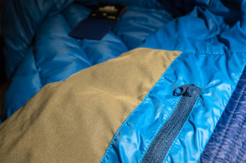 Die Innentasche dient auch als Packsack für die Daunenjacke. | Foto: Franz Mösbauer