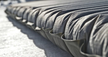 Das Oberflächenmaterial der NeoAir XTherm Max Isomatte besteht aus 30D HT Nylon. | Foto: Alexandro Wöckner