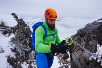 Dank der Körpernahen Karabiner ist das Umhängen sehr unkompliziert und ich musste nie weit nach hinten greifen. | Foto: Florian Glott