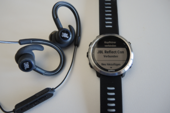 Die Verbindung mit den JBL-Kopfhörern wird schnell und unproblematisch per Bluetooth hergestellt. | Foto: Arnold Zimprich