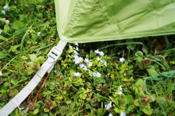 Vaude ist ein Routinier im Zeltbau - das merkt man auch an den Abspannvorrichtungen an den Zeltecken. | Foto: Arnold Zimprich