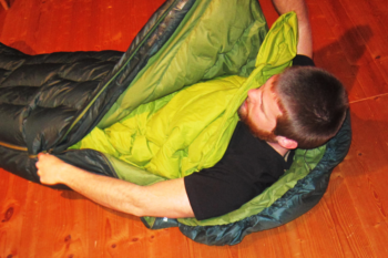 Die abgedeckten Reißverschlüsse lassen keinen Luftzug durch. | Foto: Joachim Riedle