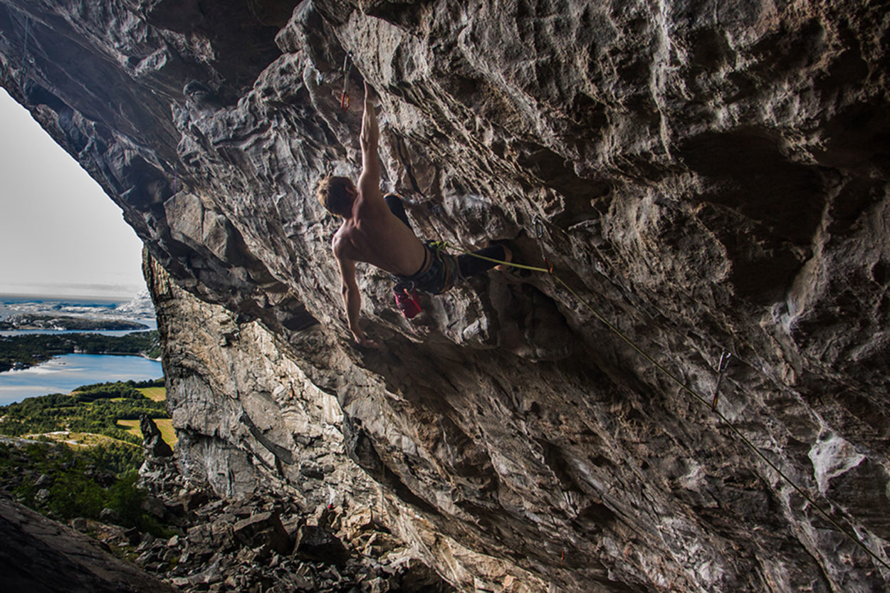 In Flatanger dominieren klettertechnisch lange Ausdauerrouten. | Foto: Michael Seidl