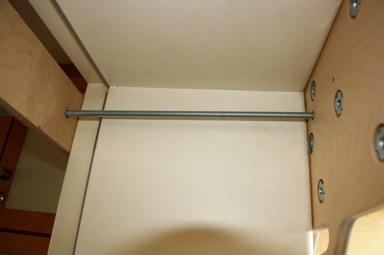 2. Abstand von Basewood und Gegenholzleiste zwischen Türrahmen. | Foto: Sophie Arnold