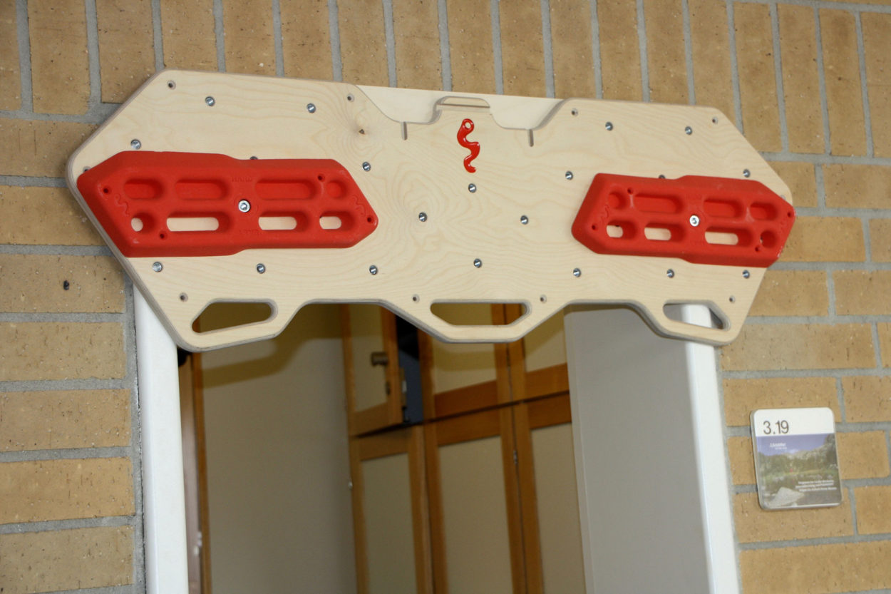 5. Muttern festschrauben. | Foto: Sophie Arnold