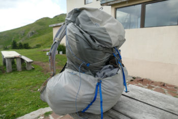 Stopfen, ohne dass der Rucksack reißt? Kein Problem! | Foto: Jan Kozlowski