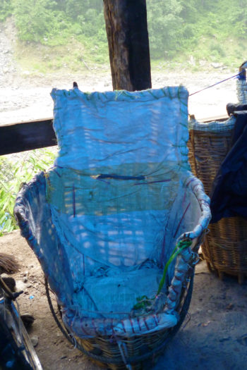 Eine "Buglkraxn“ zur Fortbewegung im und ins Valley of Flowers.