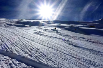 ...und einen ausgeglichenen Flex bei wechselnden Schneebedingungen. | Foto: Lukas Ruetz
