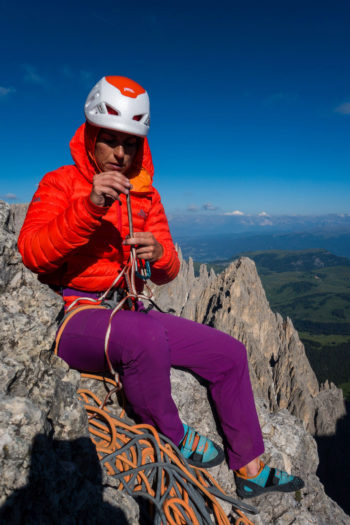 Der Sirocco ist leichter als ein Apfel. Man vergisst fast, dass man ihn auf dem Kopf hat. | Foto: Erika Spengler