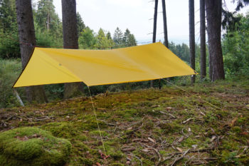 Abbildung 12: Unter einem gut abgespannten A-Frame hast Du eine Menge Platz zum schlafen und für die Ausrüstung. | Foto: Flo Glott