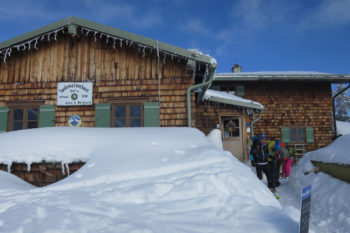 Das eingeschneite Taubensteinhaus.