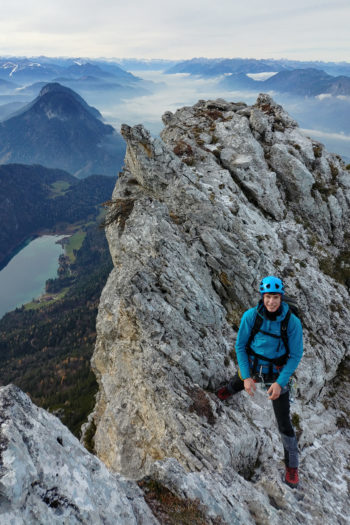 Eine Person im Fels.