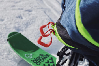 Die Schlaufen eines Reisverschlusses.