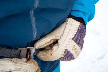 Der Hüftgurt eines Rucksacks.