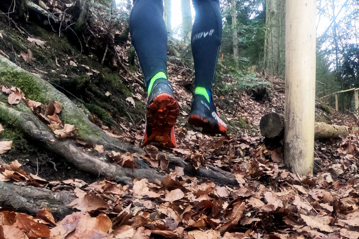 Die Sohle des Dynafit Feline Up Pro Trailschuhs im Gelände.