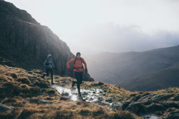 Der ROCLITE 275 mit Graphene Grip ist vielseitig wie ein Schweizer Messer am Trail und ist für jedes Abenteuer, über jedes Terrain bereit | Foto: inov-8